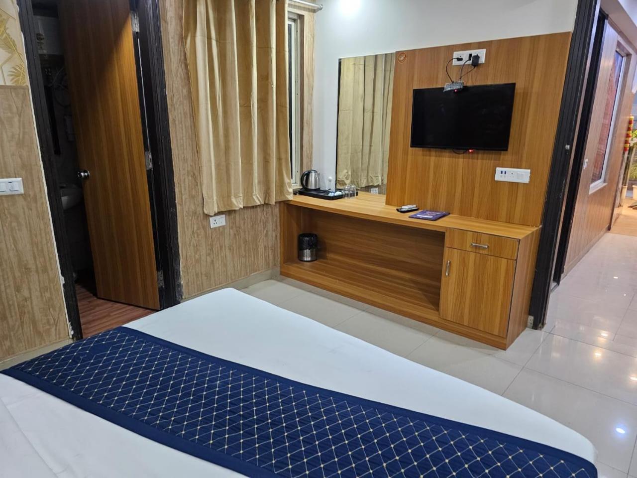 Hotel O Cean Near Igi Airport New Delhi